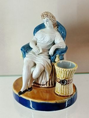 Спичечница &laquo;Утренний туалет&raquo; М.С. Кузнецов Россия 19 век. Ф-ка Кузнецова 
Россия 19 век 
Размеры 