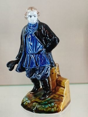 Старинная статуэтка &laquo;Паренек с картузом в руке &raquo; тов-во М. С. Кузнецова Россия 19 век. М. С. 