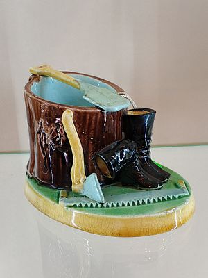 Статуэтка - карандашница ПЕНЁК Кузнецов 19 век РЕДКАЯ. Россия 19 в 
Размеры 13 х 10 см 