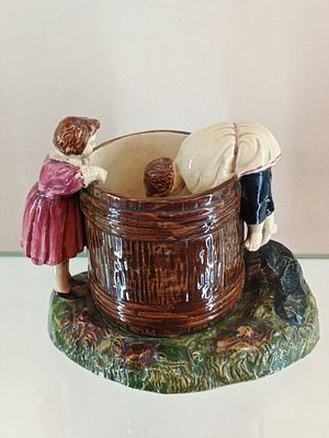 Дети у кадушки Россия. 1870-1889-е годы з-д М.С. Кузнецова. Россия. 1870-1889-е годы. Частный 