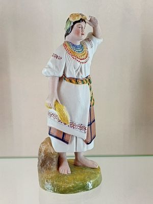 Статуэтка &laquo;Украинка&raquo; Дмитровский заводе (Вербилки). 1920–1930 гг. Статуэтка &laquo;Украинка&raquo; из серии 