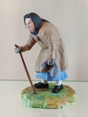 Старушка с котомкой Гарднер Россия 19 век. Россия 19 в 
Размеры 17 х 12 см 
Состояние Отличное. 