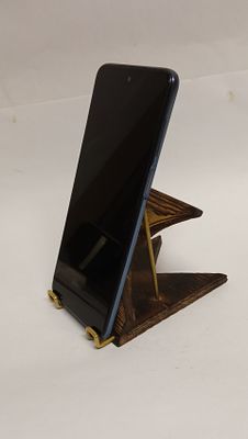 Держатель для смартфона. Дерево 
Размеры: 12 х 7 см, 
Состояние Новое