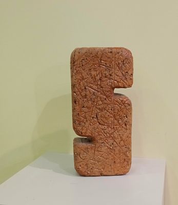 Скульптура БИЛЛИОН . кирпич. Материал: Кирпич 
Размеры 25 х 12 см 
Страна: Россия 
Состояние: 