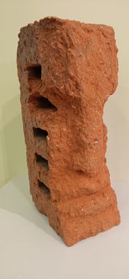 Скульптура ТИТАН кирпич. Материал: Кирпич 
Размеры 25 х 12 см 
Страна: Россия 
Состояние: Отличное