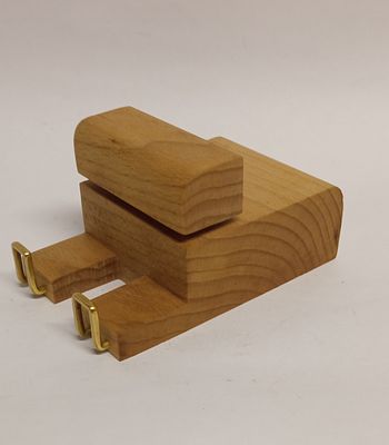 Держатель для смартфона СФИНКС. Материал: Дерево 
Страна: Россия 
Состояние: Отличное 