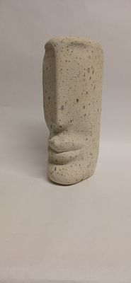 Скульптура " ГЕРЦОГ " кирпич. Страна: Россия 
Состояние: Отличное 
*Материал: Кирпич, 
размер 25 см,