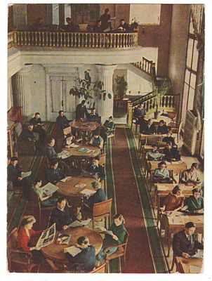 Открытка В читальном зале Дворца культуры металлургов Н. Тагила СССР 1965. Год: 1965 
Состояние: 