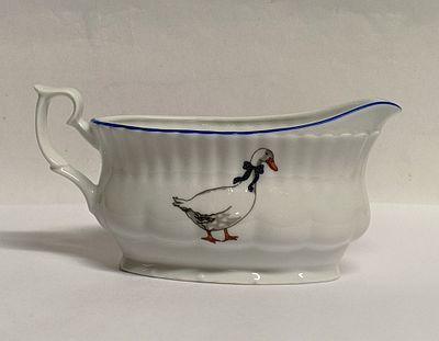 Соусник Гусь Чехия. Материал: Фарфор 
Страна: Чехия 
Состояние: Отличное 
Длинна: 19 сантиметров