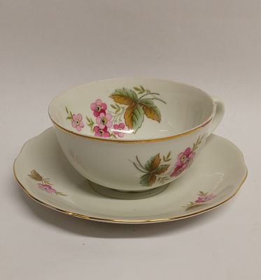 Чайная пара Полевые цветы Германия. Страна: Германия 
Состояние: Отличное 
Диаметр: 14 