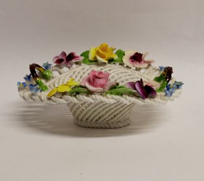 Вазочка - конфетница DENTON Англия. Материал: Фарфор 
Страна: Великобритания 
Состояние: 