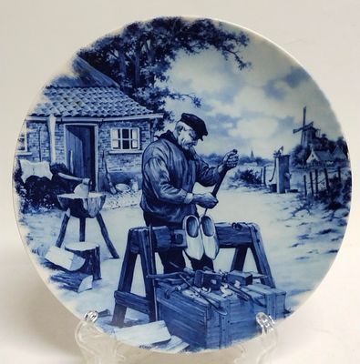 Тарелка декоративная Башмачник Дельфт Голландия. Материал: Фарфор 
Страна: Нидерланды 