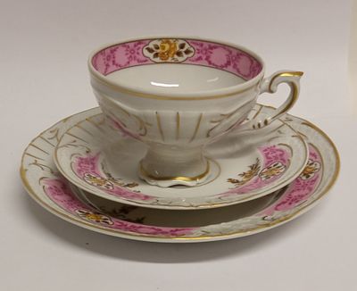 Чайное трио в розовом декоре PMP Schierholz Германия. Материал: Фарфор 
Страна: Германия 