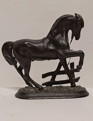Конь у плетня Куса 1965 г