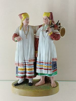 Две девушки в национальной одежде Гарднер 19 век. Фарфор 
Гарднер Россия 19 век 
Размер 24 см 