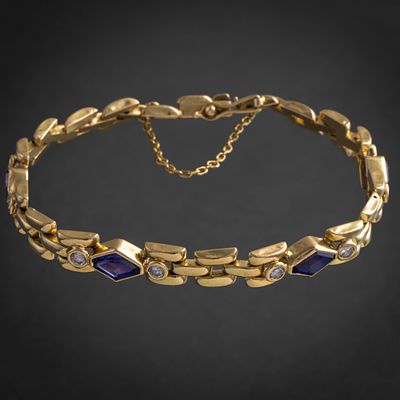 Pulsera de eslabones en oro amarillo de 18 kt con amatistas. Tiene cadena de seguridad. 