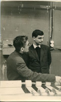 Марлен Хуциев и Геннадий Шпаликов на съемках фильма "Мне 20 лет" ("Застава Ильича"). 1962. 