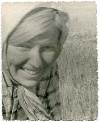 Наталия Рязанцева - первая жена Геннадия Шпаликова. На целине под Барнаулом. 1962. Фотография. 