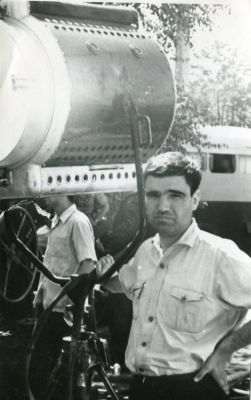 Геннадий Шпаликов во время съемок фильма &laquo;Долгая счастливая жизнь&raquo;. 1966. Две фотографии. 