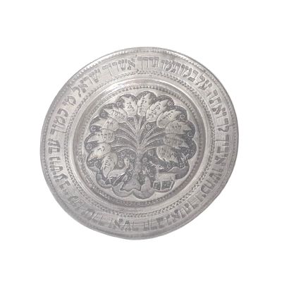 צלחת פרסית ישנה לתליה. צלחת פרסית מרשימה עשויה נחושת ובדיל . 
עבודת תבליט מרשימה של עץ ועל ענפיו 