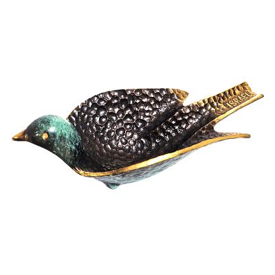 מאפרה מעוצבת כיונה וינטג'. פריט מדהים לאספני המאפרות . תוצרת ישראל . 
מעולם לא הייתה בשימוש. 