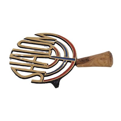 תחתית לסיר וינטג'. תחתית יצוקה לסיר חם עשויה פליז במצב ממש טוב . נידית עשויה עץ. 
אורך -19 ס"מ 