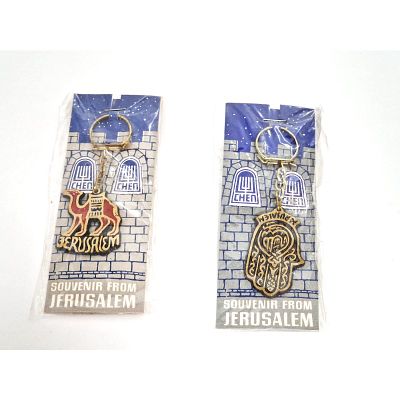 שני מחזיקי מפתחות וינטג'. שני מזכרות לתיירים מירושלים . 
אורך -9 ס"מ רוחב - 2.5 ס"מ 
אורך - 8 ס"מ 