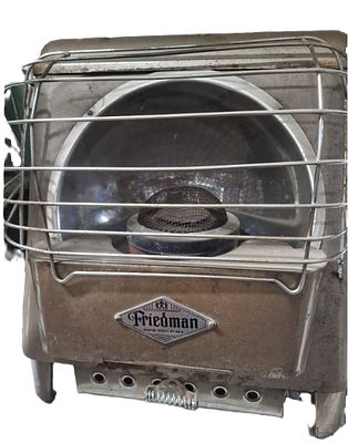 תנור נפט וינטג' דגם מיוחד של חברת פרידמן דילוקס. תנור נפט משנות ה 60, 70 לחודשי החורף הקרים. 
לא 