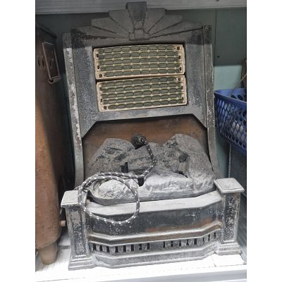 תנור חשמלי וינטג' מרשים חשמלי. תנור במראה של גחלים בוערות 
פריט יפייפה לסלון. 
גובה כ- 50 ס"מ 