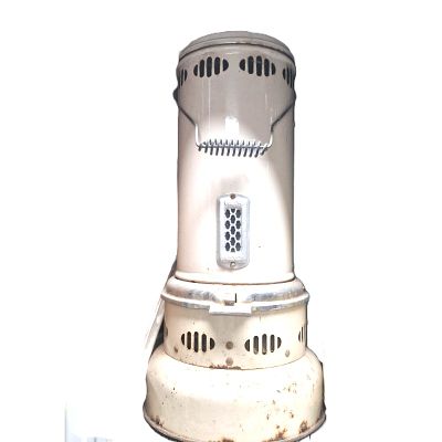 תנור חימום ישן. תנור חימום נפט 
גובה כ- 50 ס"מ 
לא נבדקה תקינותו