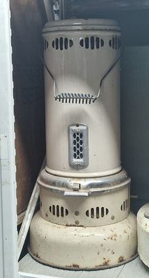 תנור נפט וינטג'. תנור אלדין לחימום האווירה.. 
לא נבדקה תקינותו.