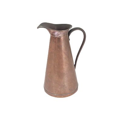 קנקן וינטג' מעניין. קנקן עשוי נחושת אדומה. יכול לשמש כמשפך להשקיה 
גובה - 28 ס"מ 
קוטר - 15.5 ס"מ