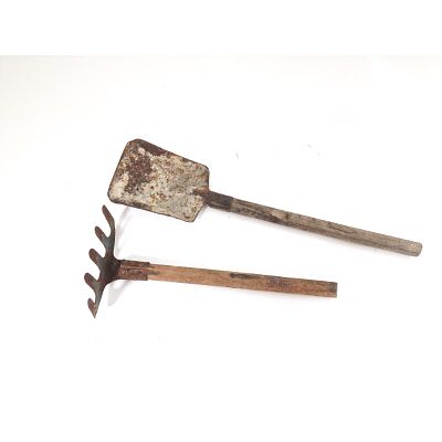 כלי גינה מיניאטוריים וינטג'. מגרפה אורך -21 ס"מ 
את גינון - 31 ס"מ