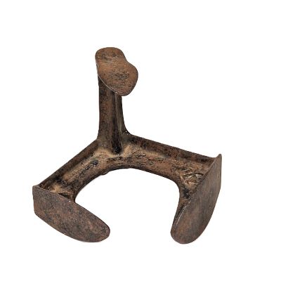 סדן סנדלרים ישן מוטבע חתימה. פריט מיוחד שכמעט נעלם מהנוף. 
סדן ישן לשלוש גדלים שונים של נעלים : 