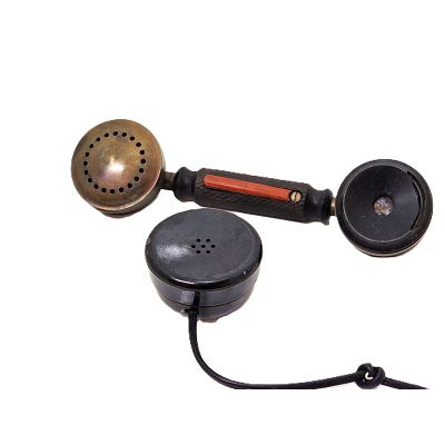 שפורפרת ישנה חתומה עם תאריך - תוצרת צרפת. שפורפרת תוצרת פריס 
על השפורפרת חרוטה כתובת בפריס. 