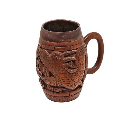 כוס מגולפת מעץ וינטג' מעוצבת . פריט מיוחד עשוי עבודת יד מעץ בגילופי דרקון ומוטיבים נוספים 