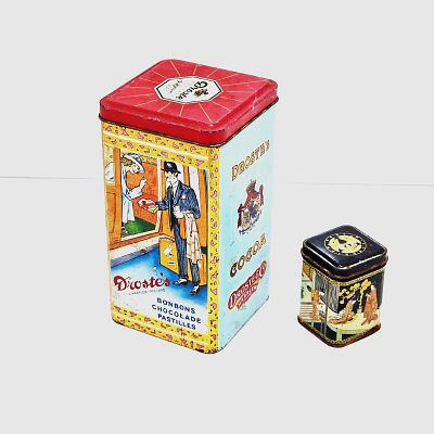 שתי קופסאות וינטג'. שתי קופסאות מתחתיות ישנות 
גובה 16 ס"מ רוחב - 8.5 ס"מ 
גובה 6 ס"מ רוחב 