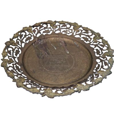 צלחת נחושת לתליה עם מוטיבים מצריים. צלחת גדולה עם חריטה של דמויות מצריות 
קוטר - 40 ס"מ