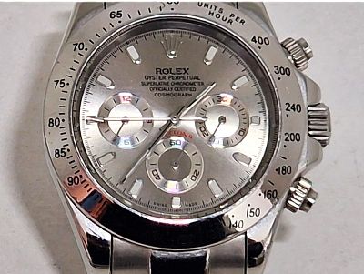 רפליקה של ROLEX. שעון אוטומטי במצב עובד כשהוא בתזוזה אך לא נבדקה תקינותו. 
קוטר 4 ס"מ