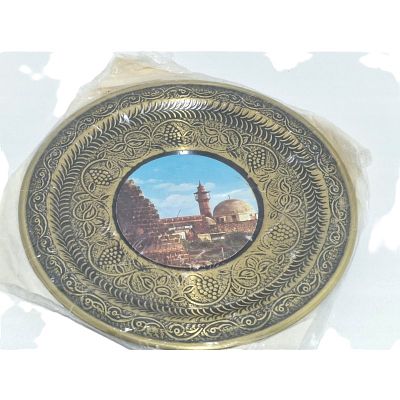 צלחת נחושת לתליה. צלחת וינטג' עשויה נחושת מעוטרת ובמרכזה תמונה של טבריה 
קוטר - 21 ס"מ
