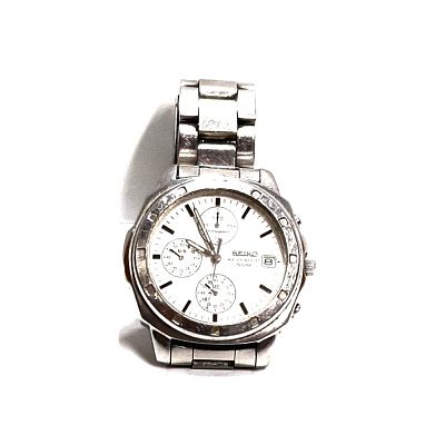 שעון SEIKO לגבר. שעון SEIKO נגד מים עד ל 50 מטר. 
קוטר - 4 ס"מ 
יש לשים סוללה חדשה. 
אין אחריות 