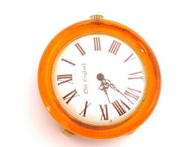 שעון וינטג'. שעון תוצרת אנגליה ניתן לענידה כשעון יד. המנגנון תקין עבד בזמנו, ככל הנראה הקפיץ 