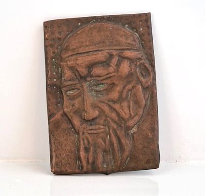 תבליט עבודת יד. עבודת תבליט של גבר על פלטת פליז דקה. 
אורך -11 ס"מ 
רוחב - 7.5 ס"מ