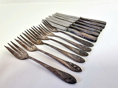 לוט סכינים ומזלגות חתומים וינטג'. שש סכינים ושש מזלגות מחברת תוצרת חברת "מתאלום 100 " משנות ה - 50.