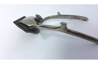 מכונת תספורת ידנית ישנה מאד במצב מצוין תוצרת גרמניה דגם GRIFFON אורך 14 ס"מ