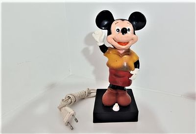 מנורת לילה לחדר ילדים "וולט דיסני". מנורת לילה מיקי מאוס במצב תקין, עובד. שנות ה 60 מיוצר בישראל.