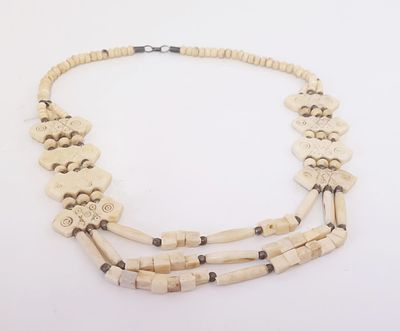 שרשרת עשויה עצם
. שרשרת שבטית מיוחדת עבודת יד 
אורך -58 ס"מ