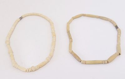 שתי שרשראות ישנות. שתי שרשראות עבודת יד, 
אורך - 41 ס"מ