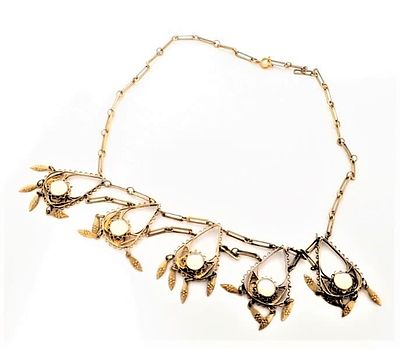 שרשרת נחושת, או כסף זהוב עבודת פיליגרן. וינטג'. שרשרת וינטג' מאוד יפה בעיצוב טיפות משובצות באבני 