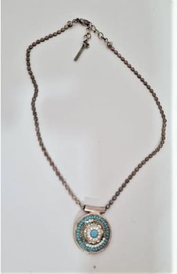 תליון עבודת יד של המעצבת אורית שרצמן. Orit Schartzman - אורית שרצמן - אומנית תכשיטנית - ענק 